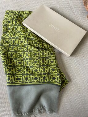 India hicks heritage Lime Green and gray
New in box